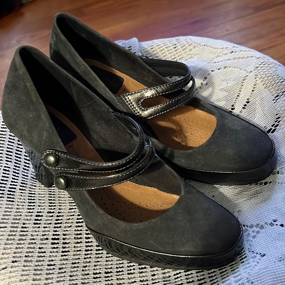 Super cute Clark’s artisan collection sz 6